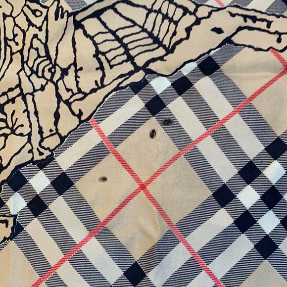 Burberry. VINTAGE Scarf. Fair condition. Prices to sell - Picture 6 of 9